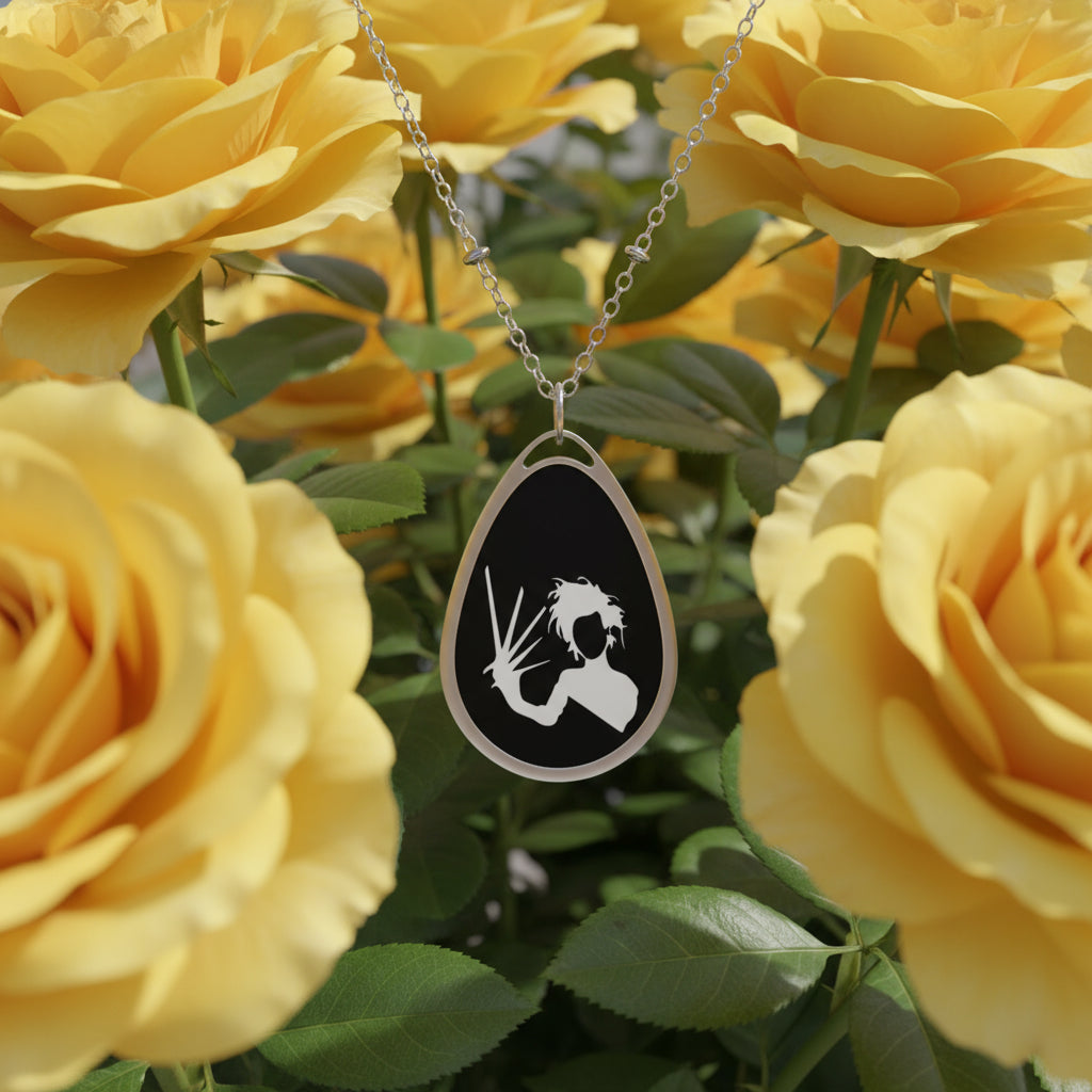 Scissorhands | Oval Necklace | Gothic Jewelry