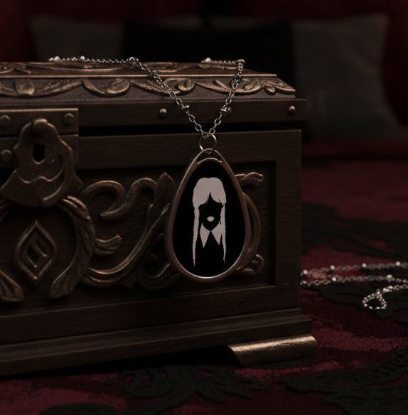 Wednesday | Oval Necklace