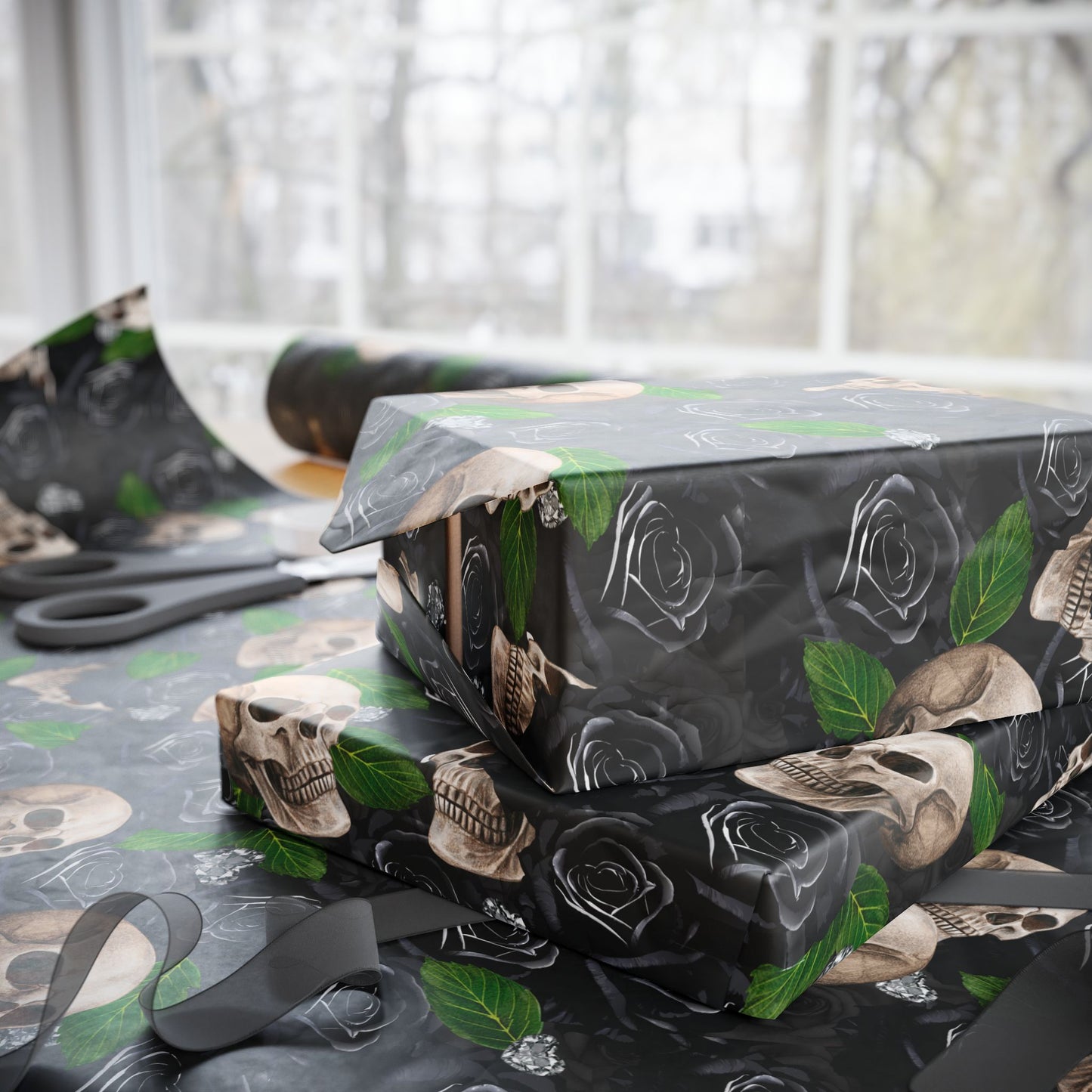 Skulls 'n' Roses (Black) | Diamond Hearts | Wrapping Paper